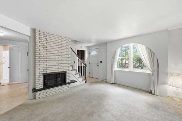 44 Cottage Rd, Enfield, CT 06082