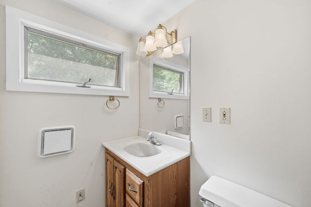 44 Cottage Rd, Enfield, CT 06082