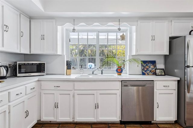 10130 SW 70th Ave, Pinecrest, FL 33156