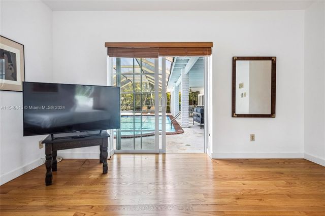 10130 SW 70th Ave, Pinecrest, FL 33156