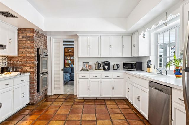 10130 SW 70th Ave, Pinecrest, FL 33156