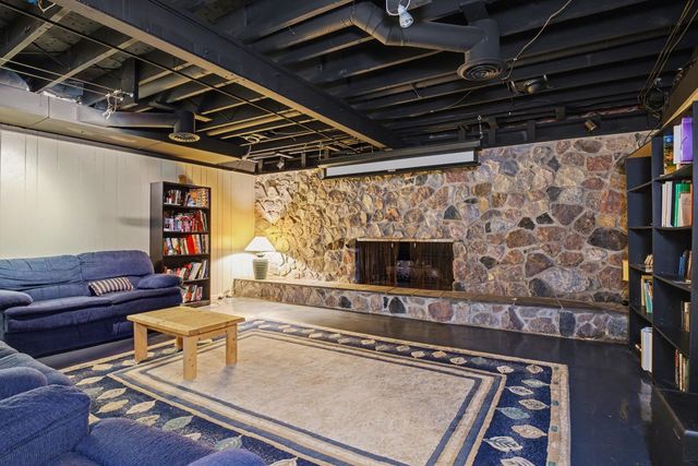 1704 Brookwood Drive, Elkhart, IN 46514