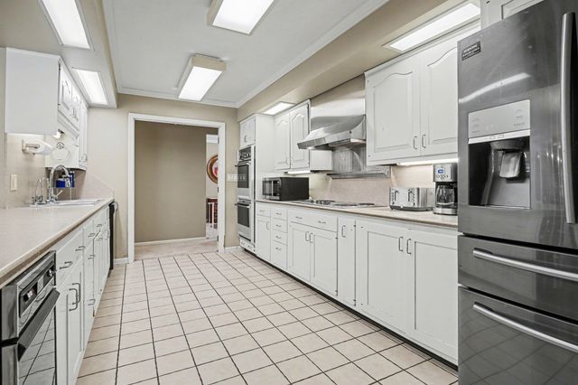 1704 Brookwood Drive, Elkhart, IN 46514
