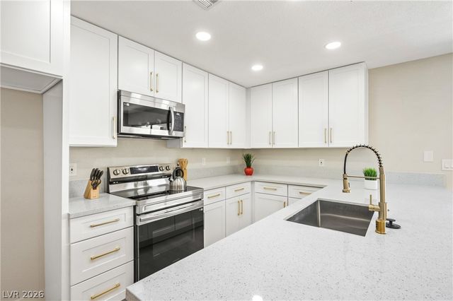 604 Overland Drive, Henderson, NV 89002