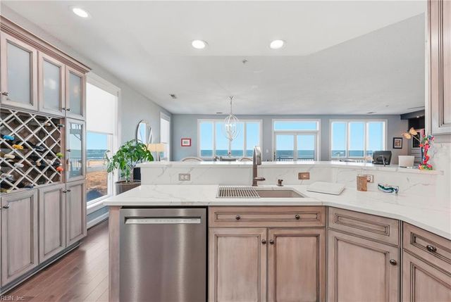 2314 Beach Castle Ln Apt 102, Virginia Beach, VA 23451