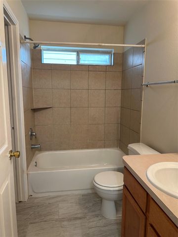 6942 Paris B, Houston, TX 77021