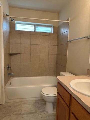 6942 Paris B, Houston, TX 77021