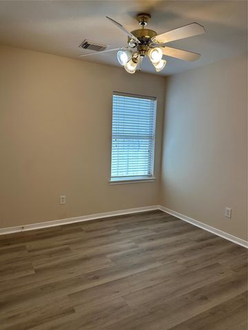 6942 Paris B, Houston, TX 77021