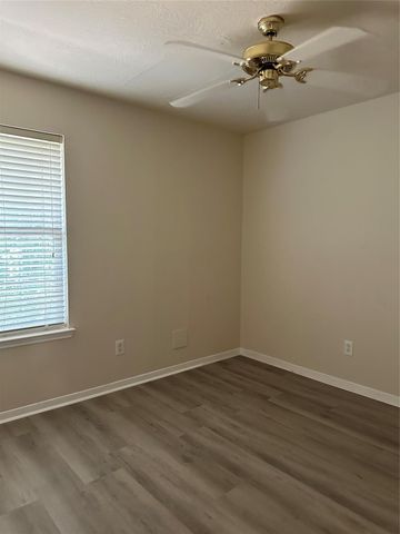6942 Paris B, Houston, TX 77021