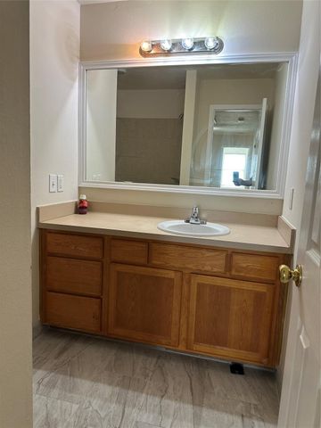 6942 Paris B, Houston, TX 77021