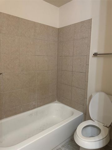 6942 Paris B, Houston, TX 77021