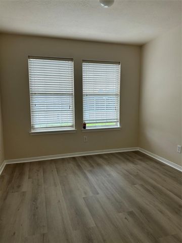 6942 Paris B, Houston, TX 77021