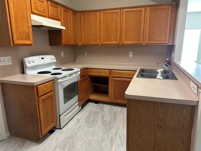 6942 Paris B, Houston, TX 77021