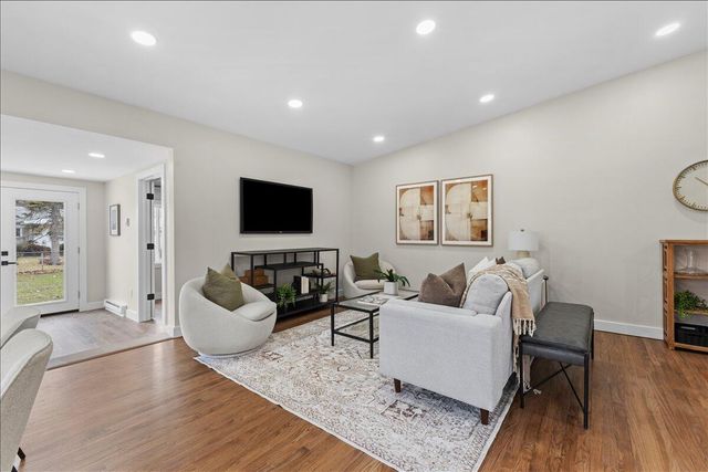 24110 Rensselaer Street, Oak Park, MI 48237