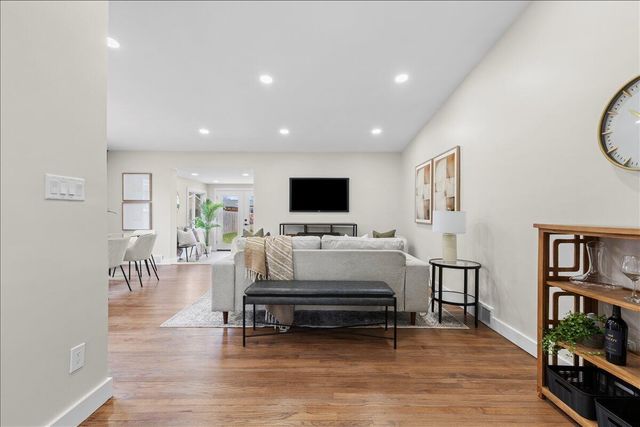 24110 Rensselaer Street, Oak Park, MI 48237