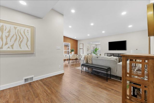 24110 Rensselaer Street, Oak Park, MI 48237