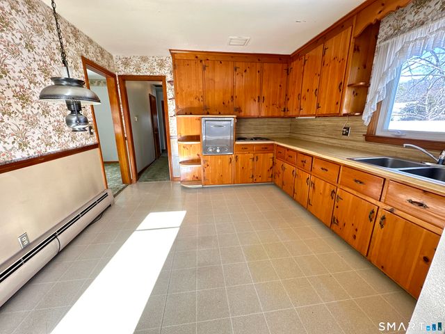 80 Southwest Avenue, Windsor Locks, CT 06096