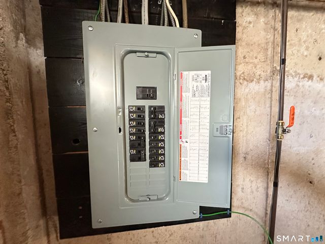 80 Southwest Avenue, Windsor Locks, CT 06096