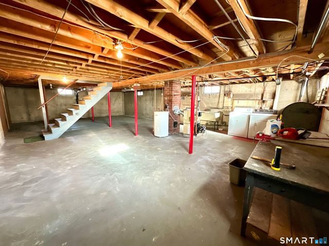 80 Southwest Avenue, Windsor Locks, CT 06096