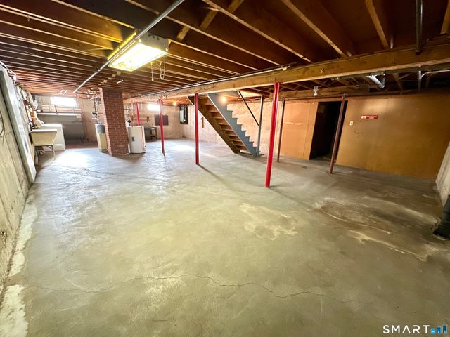 80 Southwest Avenue, Windsor Locks, CT 06096