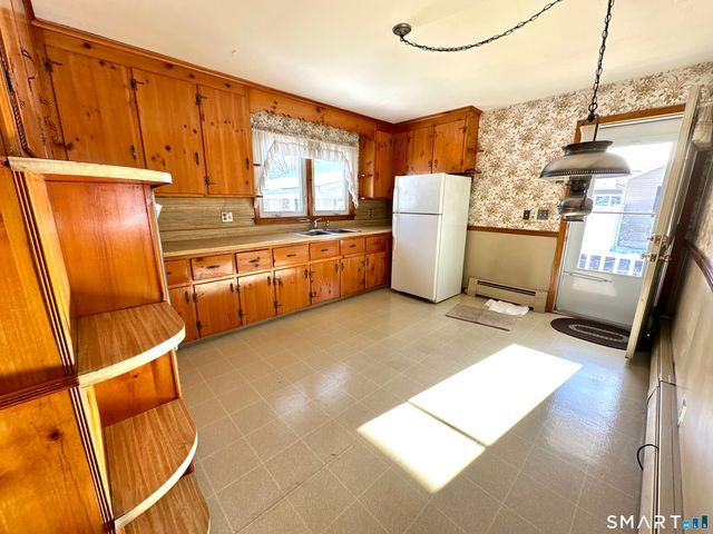 80 Southwest Avenue, Windsor Locks, CT 06096