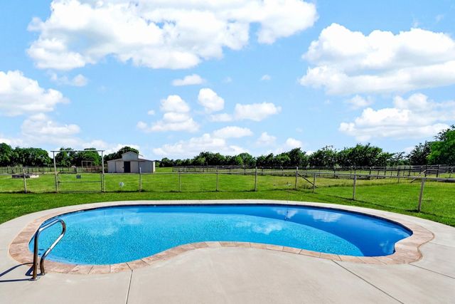 1035 Highland Road, Cleburne, TX 76033