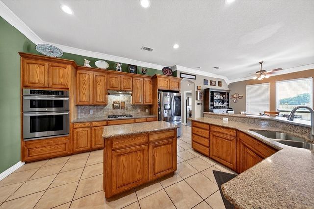 1035 Highland Road, Cleburne, TX 76033