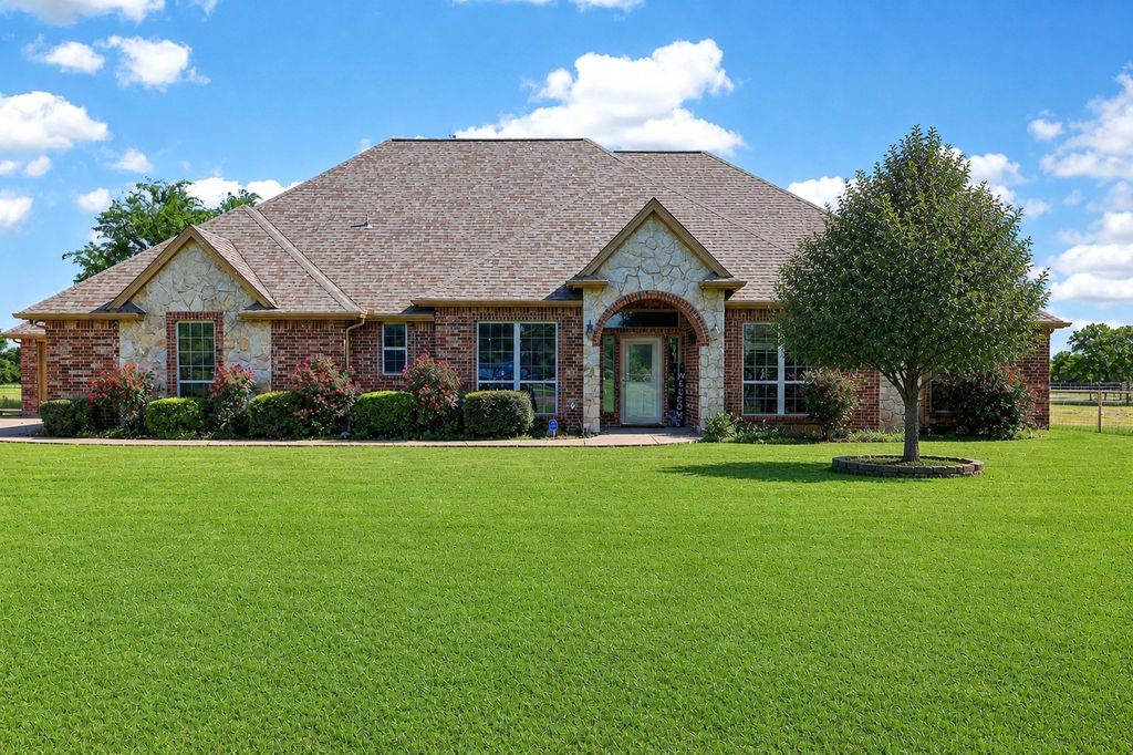 1035 Highland Road, Cleburne, TX 76033