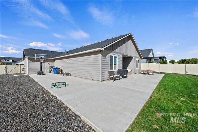 1914 N Perth Ave, Middleton, ID 83644