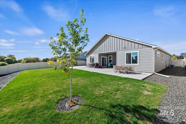 1914 N Perth Ave, Middleton, ID 83644