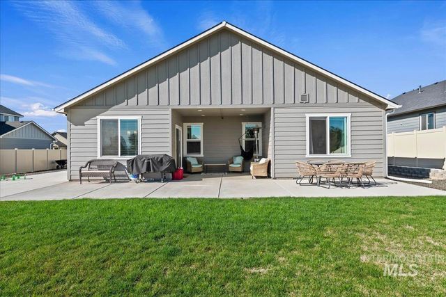1914 N Perth Ave, Middleton, ID 83644