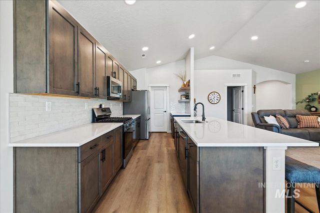 1914 N Perth Ave, Middleton, ID 83644