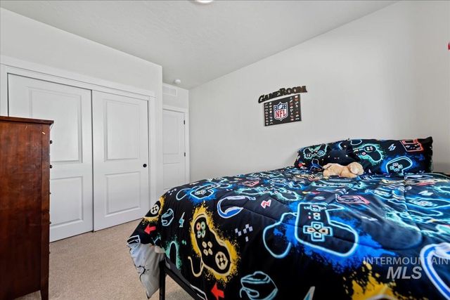 1914 N Perth Ave, Middleton, ID 83644