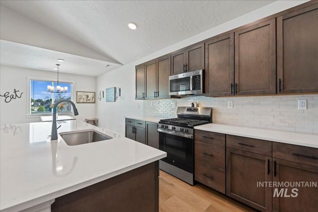 1914 N Perth Ave, Middleton, ID 83644