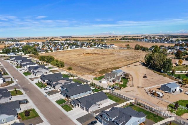1914 N Perth Ave, Middleton, ID 83644