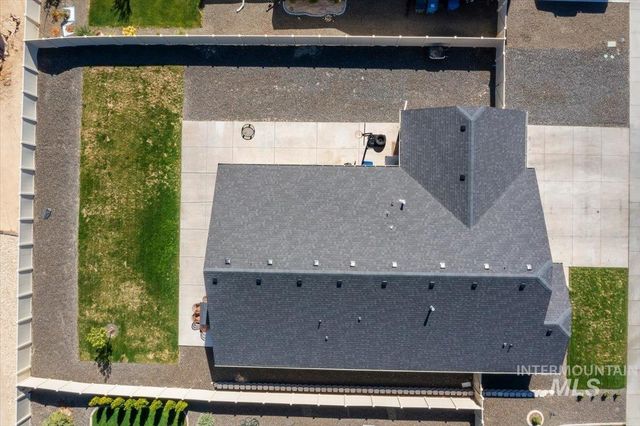 1914 N Perth Ave, Middleton, ID 83644