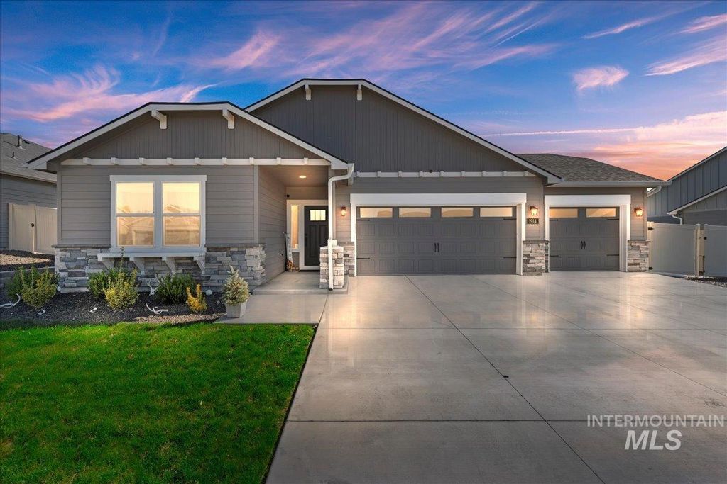 1914 N Perth Ave, Middleton, ID 83644