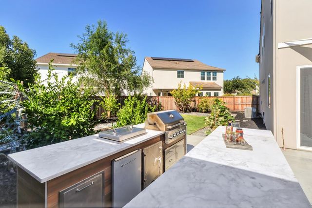 3002 Huntington Way, Sacramento, CA 95818