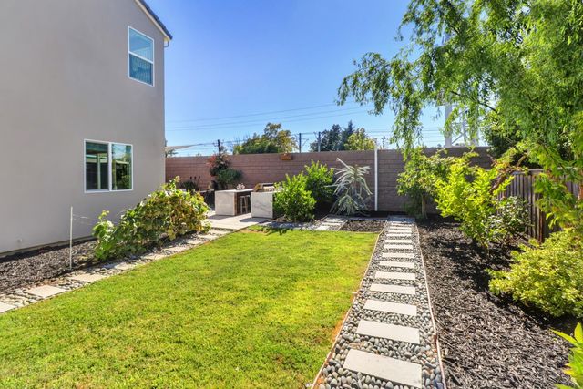3002 Huntington Way, Sacramento, CA 95818
