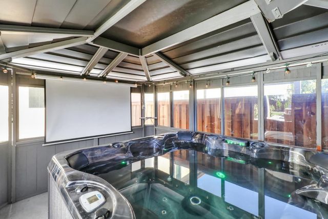 3002 Huntington Way, Sacramento, CA 95818