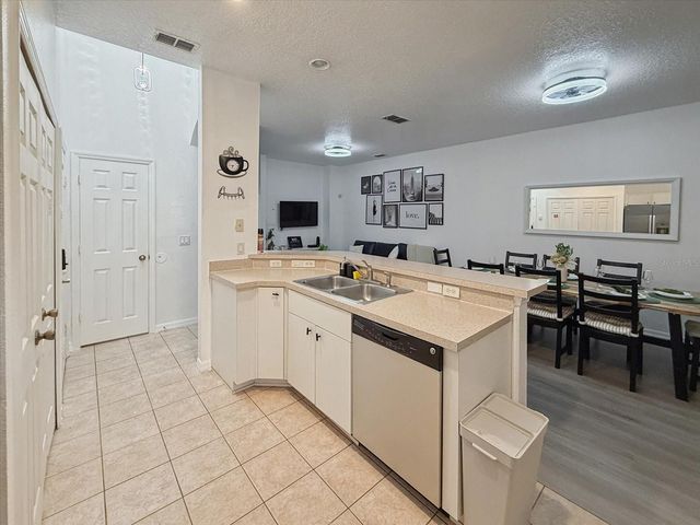 1302 S BEACH CIRCLE, Kissimmee, FL 34746