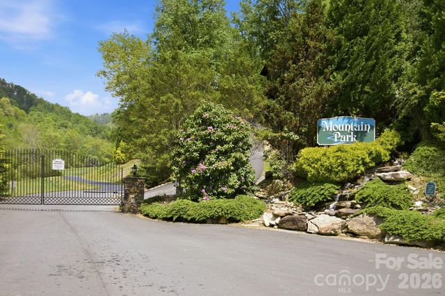 122 Running Deer Lane, Mars Hill, NC 28754