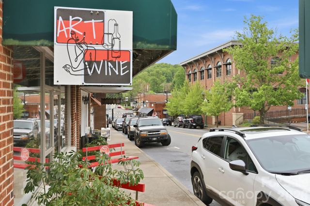 122 Running Deer Lane, Mars Hill, NC 28754