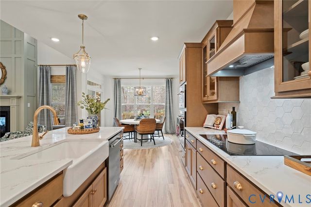 3930 Robins Ridge Dr, Moseley, VA 23120