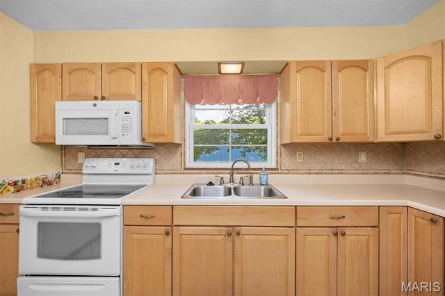 25 Roselawn Avenue, Fairview Heights, IL 62208
