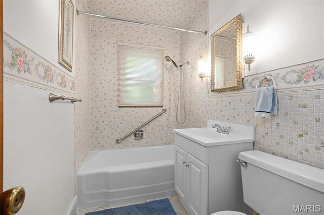 25 Roselawn Avenue, Fairview Heights, IL 62208