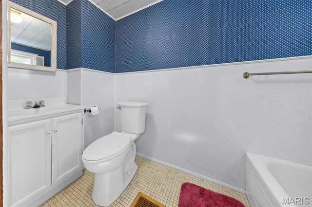 25 Roselawn Avenue, Fairview Heights, IL 62208
