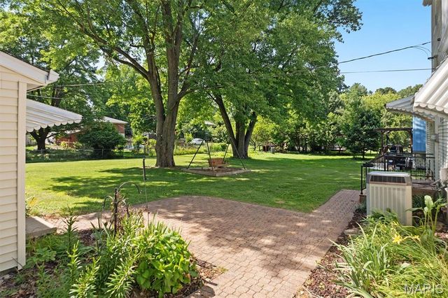 25 Roselawn Avenue, Fairview Heights, IL 62208