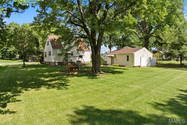 25 Roselawn Avenue, Fairview Heights, IL 62208