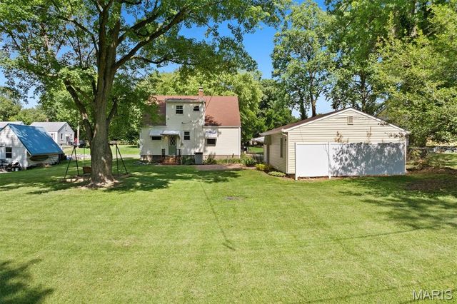 25 Roselawn Avenue, Fairview Heights, IL 62208